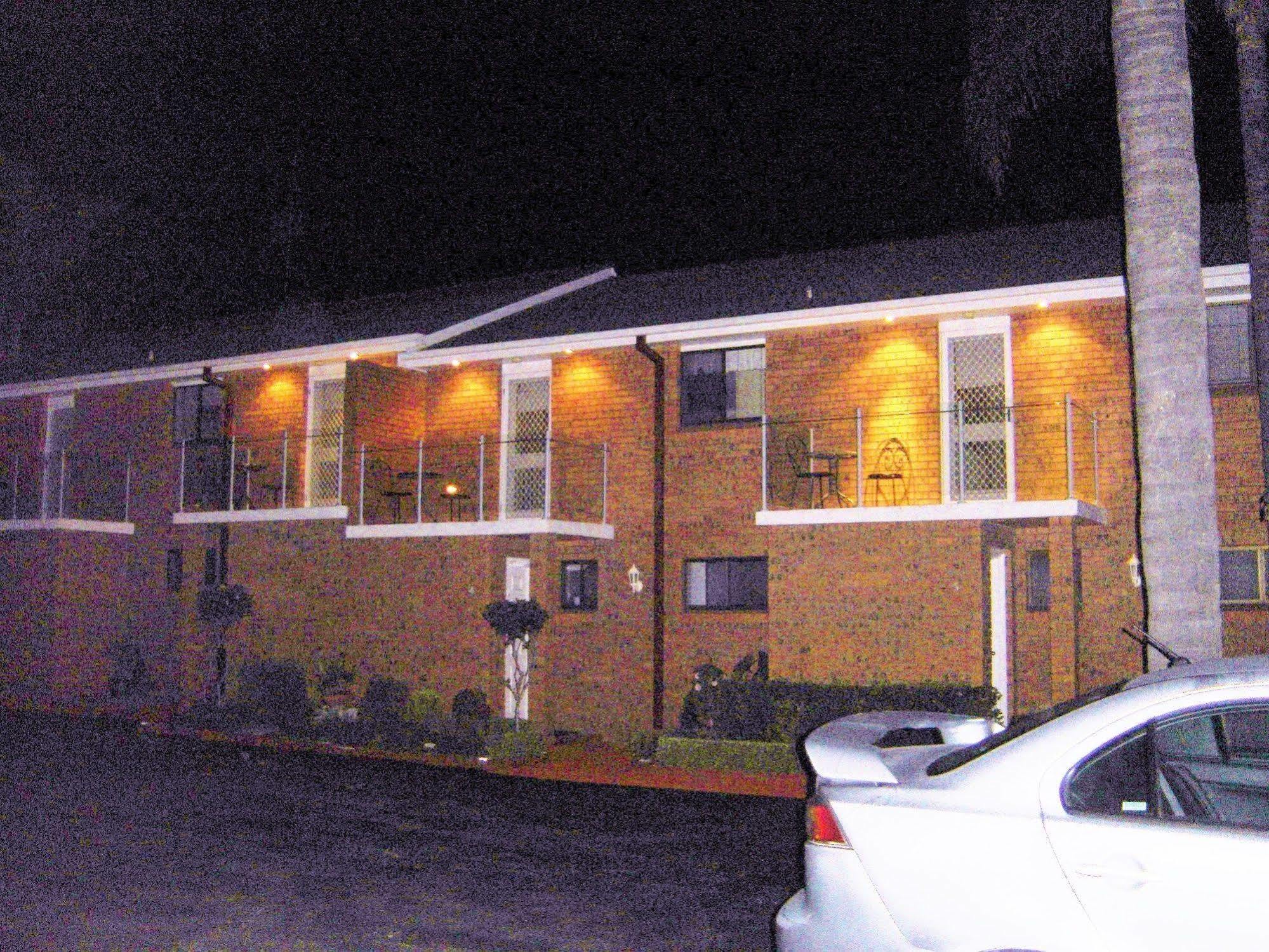 Avaleen Lodge Motor Inn Nowra Exterior photo